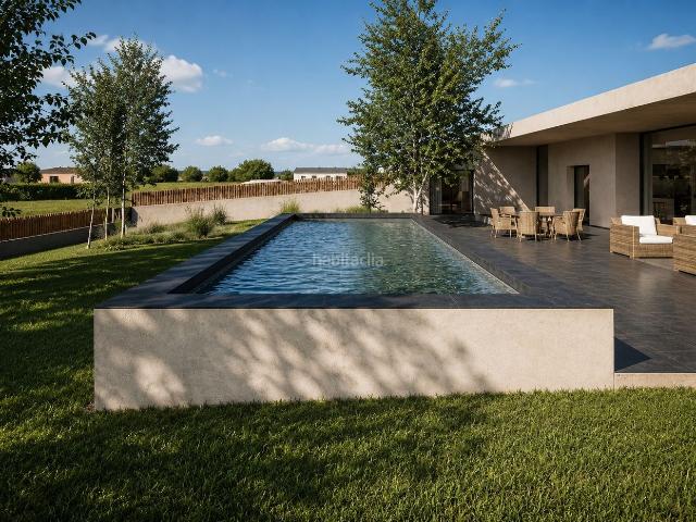 Chalet en venta en Peralada. Exclusiva villa de obra nueva en el Golf de Peralada Diseño, lujo en la Costa Brava. Chalets.