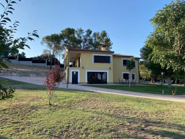 Chalet en venta en Perales de Tajuña, Madrid