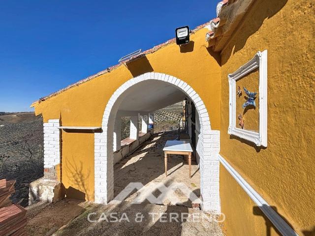 Chalet en venta en Periana. Encantadora casa de campo en Periana con vistas panorámicas y amplio jardín. Chalets.