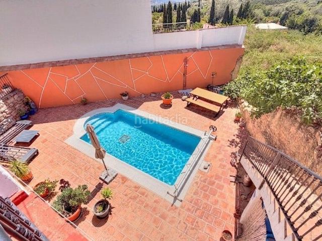 Masía en venta en Periana. Encantadora casa independiente reformada con piscina privada y vistas a la montaña. Masías.