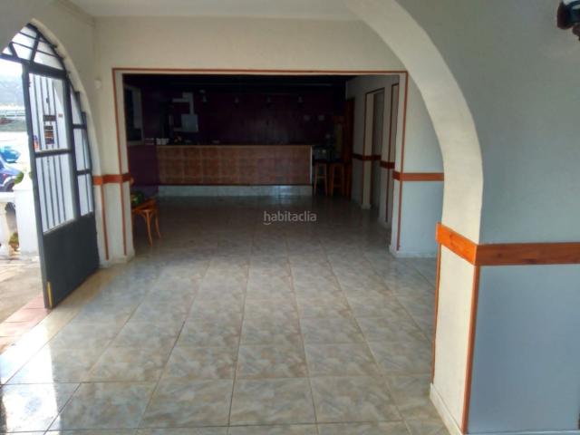Chalet en venta en Peñíscola, Las Atalayas Urmi Cerro Mar. Chalet a reformar con 5.844 m2 de parcela y múltiples opciones de uso. Chalets.