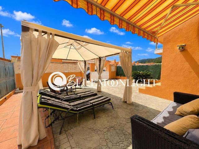 Chalet en venta en Peñíscola, Las Atalayas Urmi Cerro Mar. Chalet independiente con jardín privado a pocos minutos de las playas de Peñíscola. Chalets.