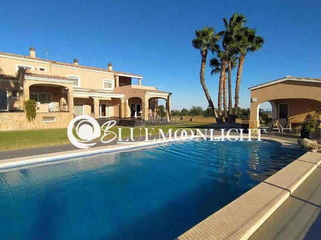 Chalet en venta en Peñíscola, Las Atalayas Urmi Cerro Mar. Exclusiva finca con villa de lujo de estilo mediterráneo a pocos minutos del mar en Peñíscola. Chalets.
