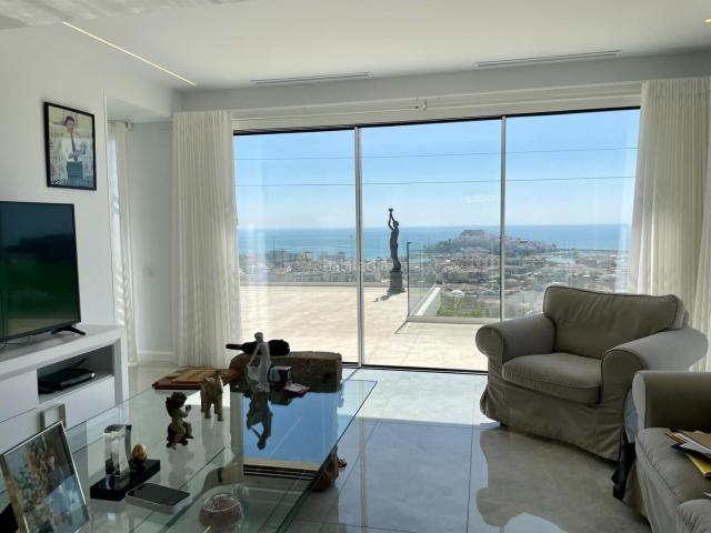 Chalet en venta en Peñíscola, Las Atalayas Urmi Cerro Mar. Exclusivo chalet de lujo con vistas al mar y al castillo de Peñíscola. Chalets.
