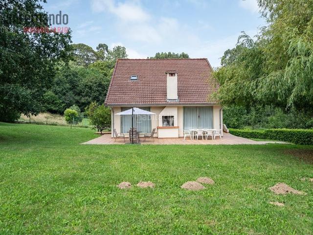 Chalet en venta en Piélagos, Oruña. Chalet independiente con 3.000 m2 de parcela junto al río Pas, en Oruña de Piélagos. Chalets.
