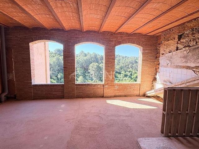 Chalet en venta en Piera, de 158 m² 1 habitación por 100.000