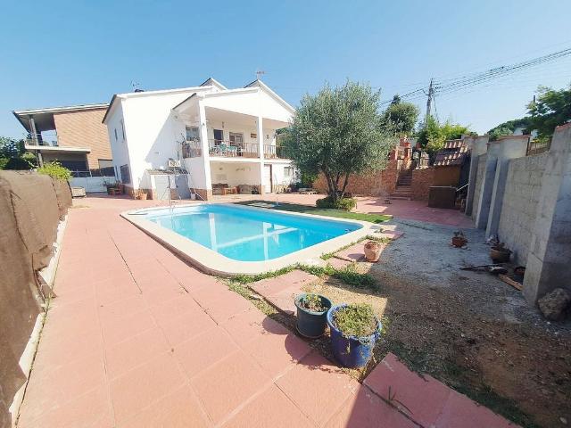 Chalet en venta en Piera, de 190 m² 6 habitaciones por 315.000