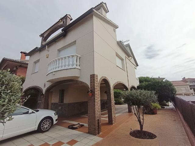 Chalet en venta en Piera, de 207 m² 4 habitaciones por 370.000