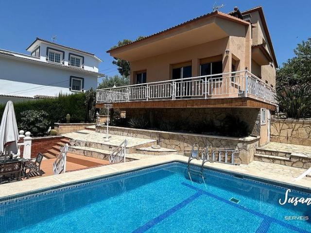 Chalet en venta en Piera, de 240 m² 5 habitaciones por 460.000