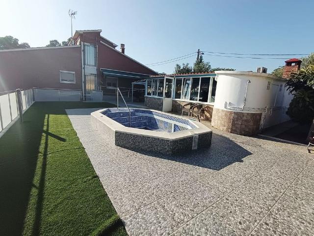 Chalet en venta en Piera, de 312 m² 5 habitaciones por 360.000