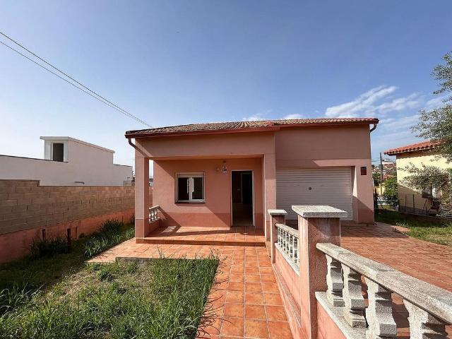 Chalet en venta en Piera, de 74 m² 3 habitaciones por 288.000