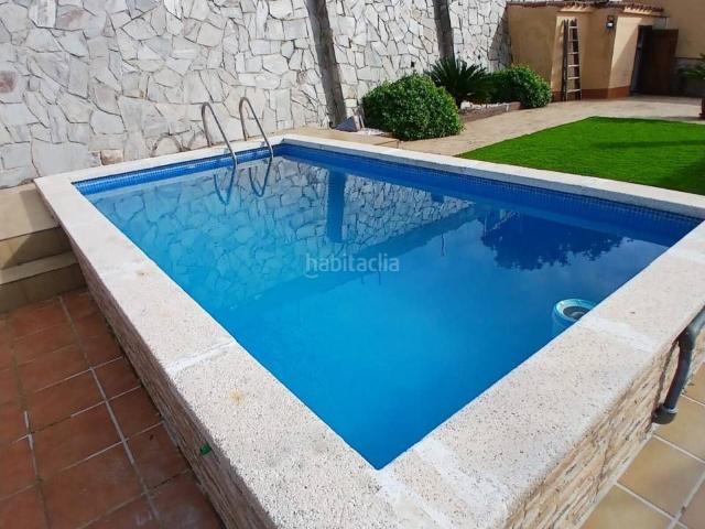 Chalet en venta en Piera. Venta de villa reformada en Piera. Chalets.