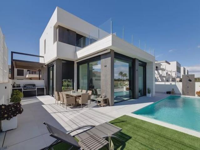 Chalet en venta en Pilar de la Horadada, Alicante Costa Blanca