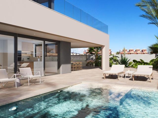 Chalet en venta en Pilar de la Horadada, El Mojón. Villa de 5 dormitorios a solo 100m de la playa en Torre de la Horadada. Chalets Pilar de la.