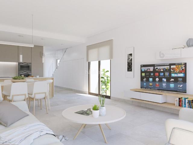 Chalet en venta en Pilar de la Horadada, Mil Palmeras. Villa de 3 dormitorios y 3 baños con piscina y jardín, a 800 m de la playa en Pilar de la Horadada. Chalets Pilar de la.