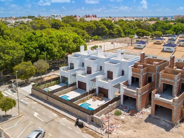 Chalet en venta en Pilar de la Horadada, Mil Palmeras. Villas de lujo llave en mano en Pilar de la Horadada. Chalets Pilar de la.
