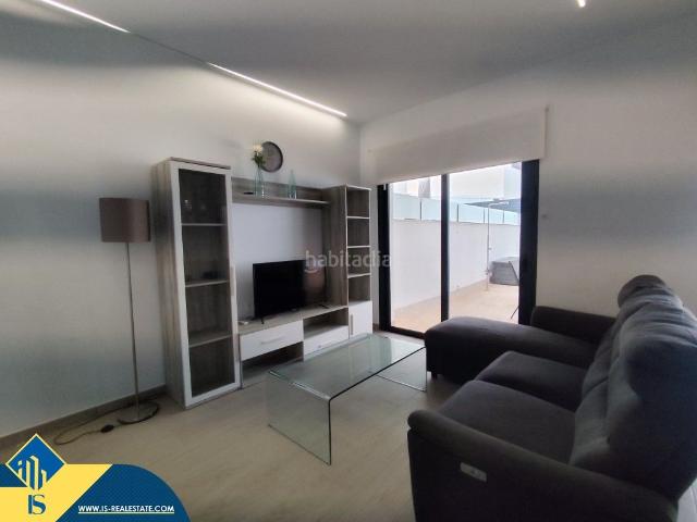 Chalet en venta en Pilar de la Horadada, Pilar de la Horadada Ciudad. Villa con piscina privada, en la provincia de Alicante, en Orihuela Costa. 3 habitaciones 118 m² A 3 kilómetros del mar.