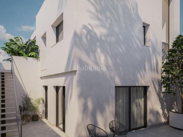 Chalet en venta en Pilar de la Horadada, Pilar de la Horadada Ciudad. Villa de 3 dormitorios y 2 baños con piscina y jardín en Pilar de la Horadada. Chalets Pilar de la.