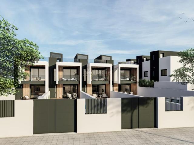 Chalet en venta en Pilar de la Horadada, Pilar de la Horadada Ciudad. Villa de 3 dormitorios y 3 baños con piscina y jardín en Pilar de la Horadada. Chalets Pilar de la.