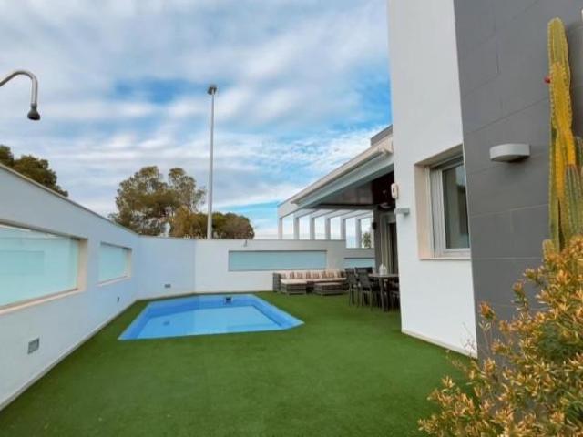 Chalet en venta en Pilar de la Horadada, RioMar