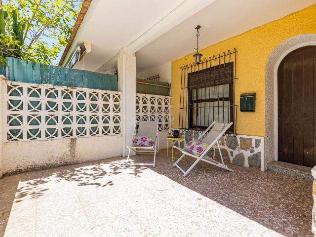 Chalet en venta en Pilar de la Horadada, Torre de la Horadada. Una planta baja con alma mediterránea a pasos de la playa. Chalets Pilar de la.