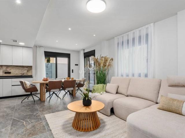 Chalet en venta en Pilar de la Horadada, Torre de la Horadada. VILLA FRENTE AL MAR MEDITERRANEO. Chalets Pilar de la.