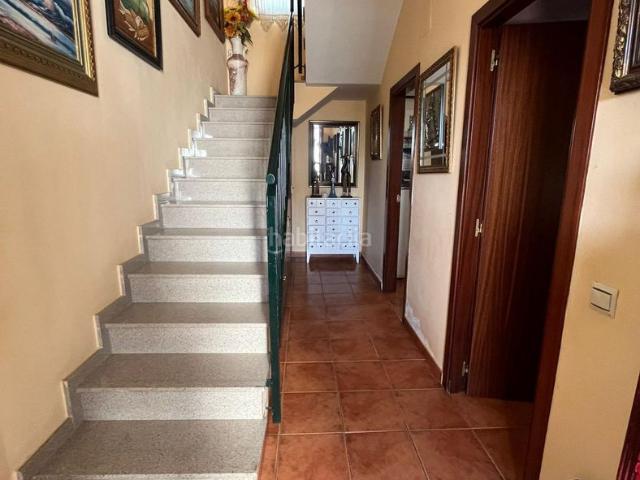 Chalet en venta en Pilas. Magnifica oportunidad, gran chalet de esquina en Pilas, junto Mercadona!. Chalets.