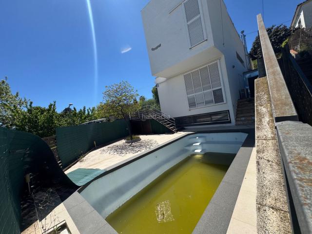 Chalet en venta en Pineda de Mar, Can Moré Santa Anna Can Feliu de Merola. Casa tipo chalet a 3 vientos con piscina gran garaje terrazas muy buena zona. Chalets Pineda de.