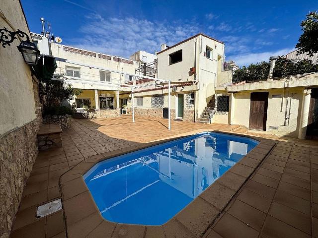 Chalet en venta en Pineda de Mar, de 313 m² 6 habitaciones por 595.000