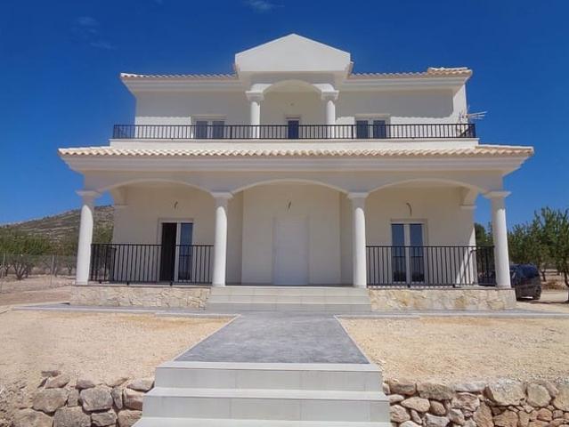 Chalet en venta en Pinoso, Alicante