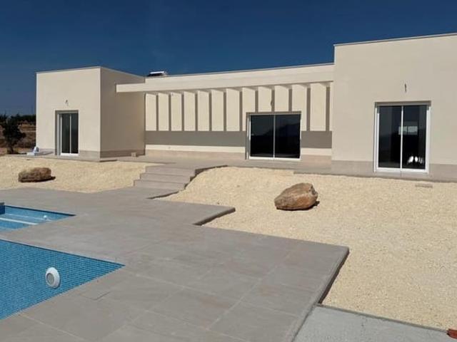 Chalet en venta en Pinoso, Alicante
