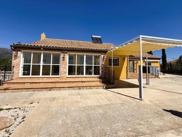 Chalet en venta en Pinoso, Alicante