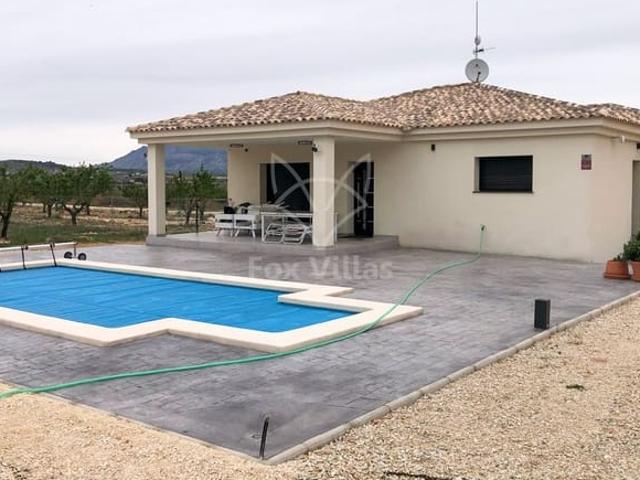 Chalet en venta en Pinoso, Alicante