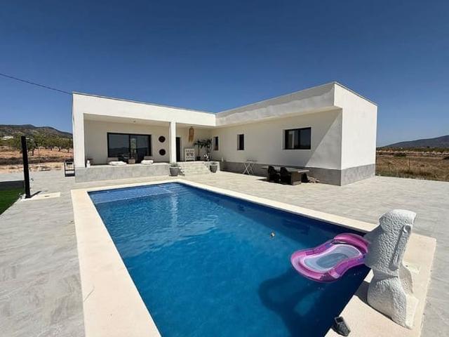 Chalet en venta en Pinoso, Alicante