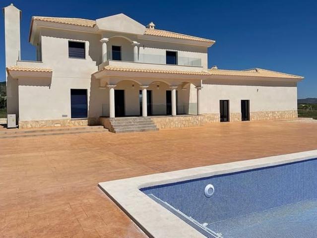 Chalet en venta en Pinoso, Alicante