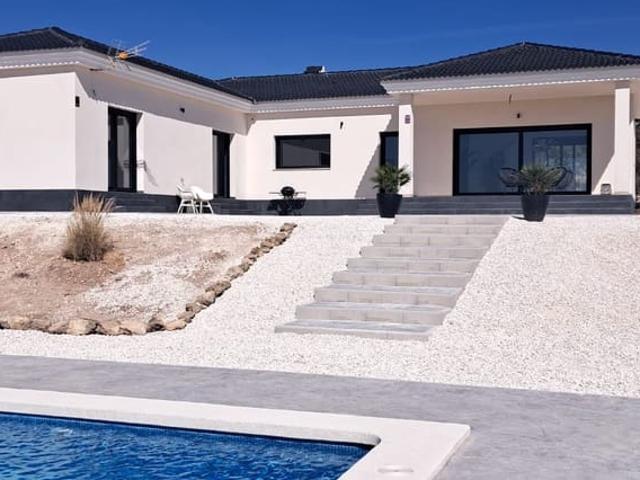 Chalet en venta en Pinoso, Alicante