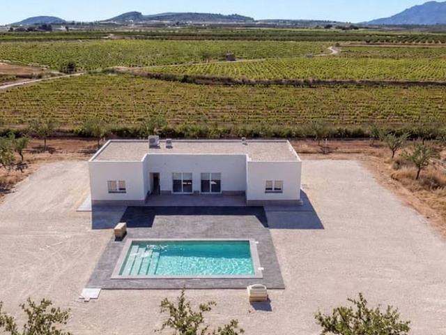 Chalet en venta en Pinoso, Alicante