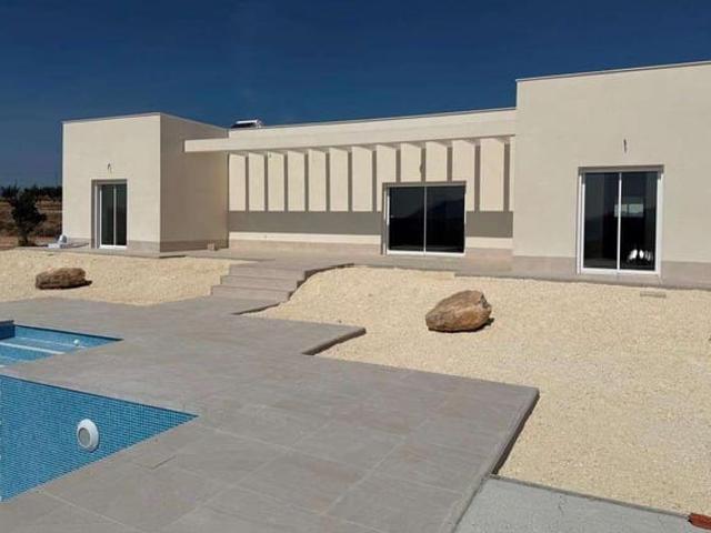 Chalet en venta en Pinoso, Alicante