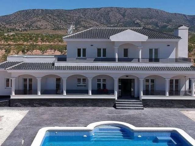 Chalet en venta en Pinoso, Alicante