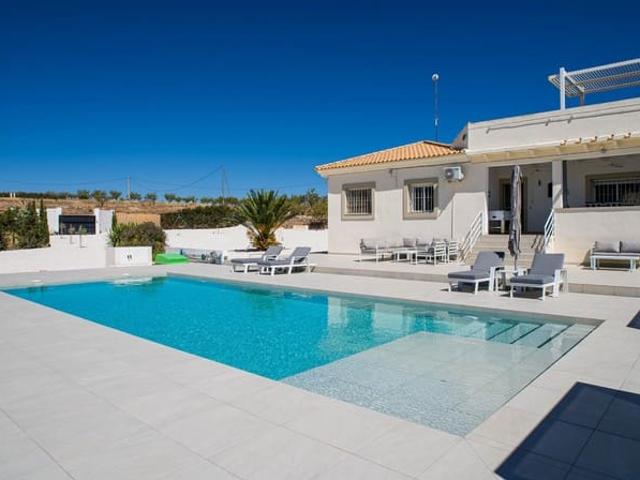 Chalet en venta en Pinoso, Alicante
