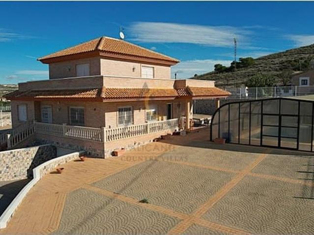 Chalet en venta en Pinoso, Alicante