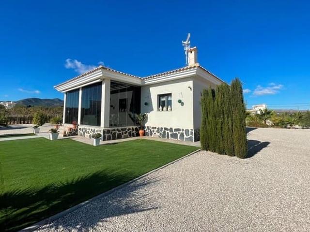 Chalet en venta en Pinoso, Alicante