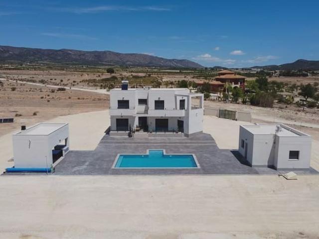 Chalet en venta en Pinoso, Alicante
