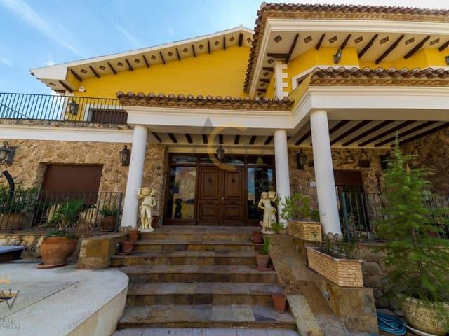 Chalet en venta en Pinoso, Alicante