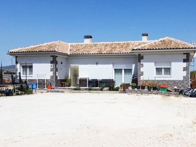 Chalet en venta en Pinoso, Alicante
