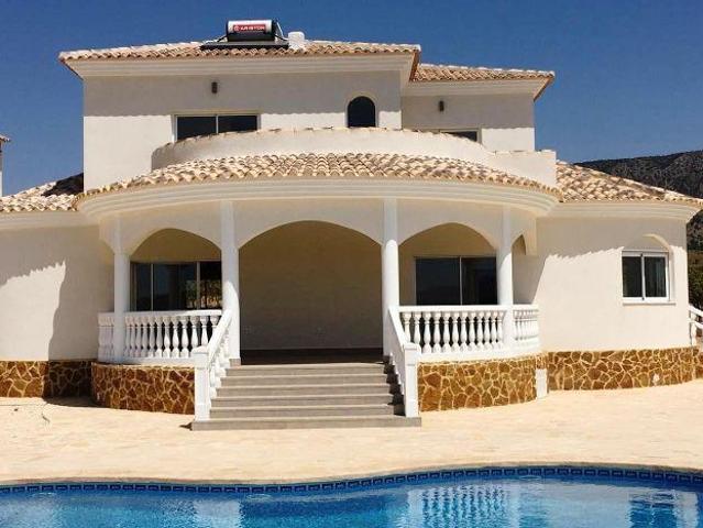 Chalet en venta en Pinoso, CENTRO