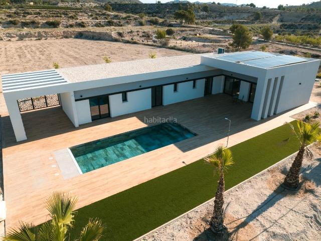 Chalet en venta en Pinoso. Detached House in El Pinós Your Ideal Retreat. Chalets.