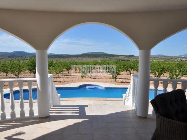 Chalet en venta en Pinoso. Espectacular Proyecto de obra nueva Villa Alsacia en Pinoso. Chalets.