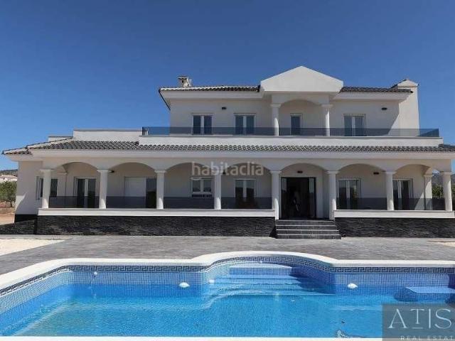 Chalet en venta en Pinoso. PinosoVilla. Chalets.