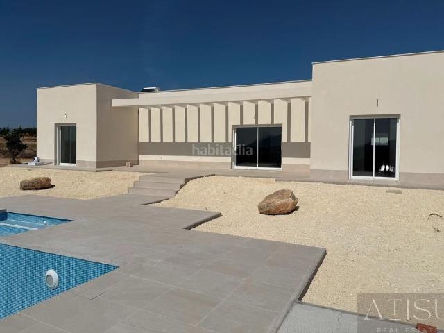 Chalet en venta en Pinoso. PinosoVilla. Chalets.